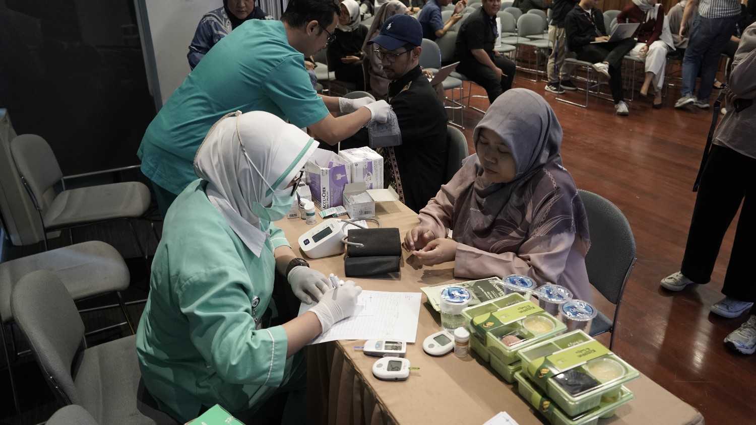 Mini Health Check Health Talk: Mencegah Office Syndrome dengan Penerapan Ergonomi di ...